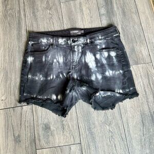 TORRID black and white tye dye jeans shorts